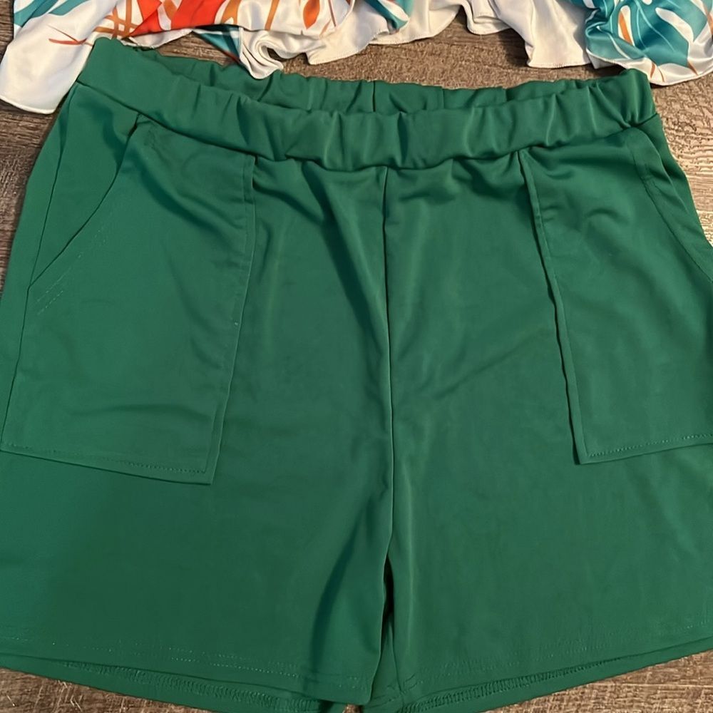 Tropical Green and White Tie-Front Blouse - Picture 4 of 8